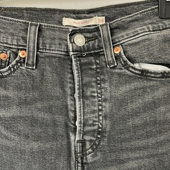 Levi’s NWOT Black Denim Ankle Skinny Jeans Button Fly Closure Size 28 - Picture 2 of 10